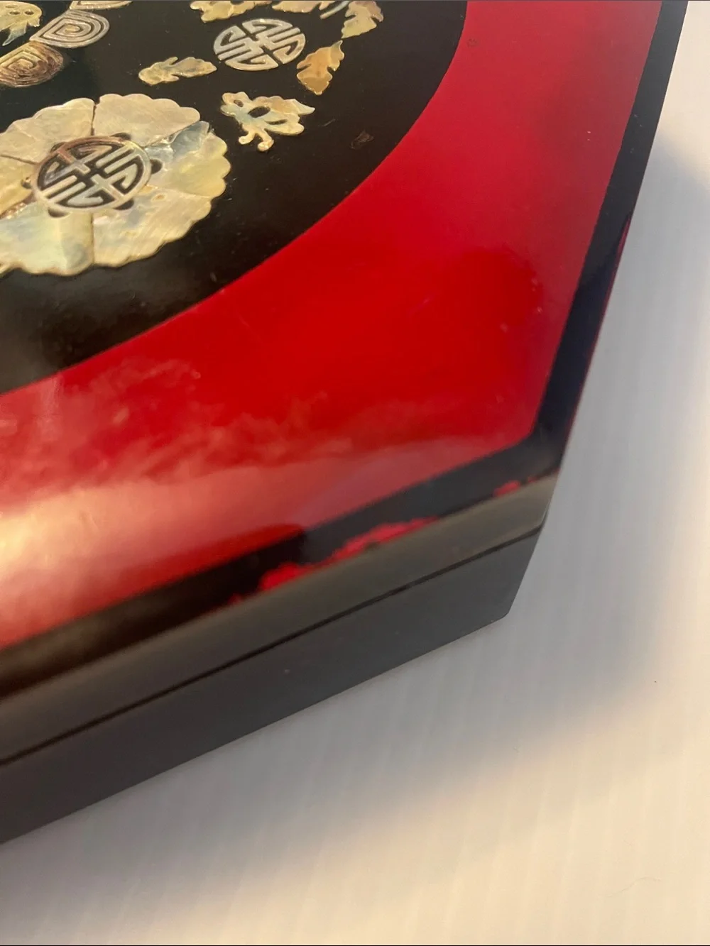 Vintage lacquer box with abalone inlay